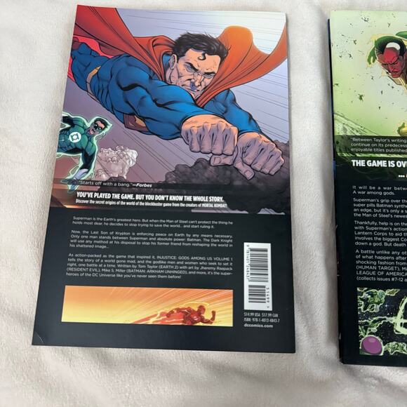 Injustice Gods Among Us Volume 1 and 2 - Picture 5 of 8